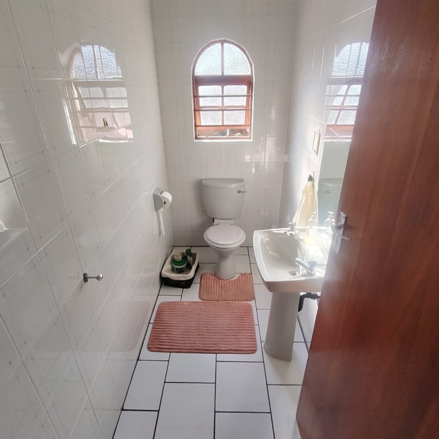 6 Bedroom Property for Sale in Baysville Eastern Cape